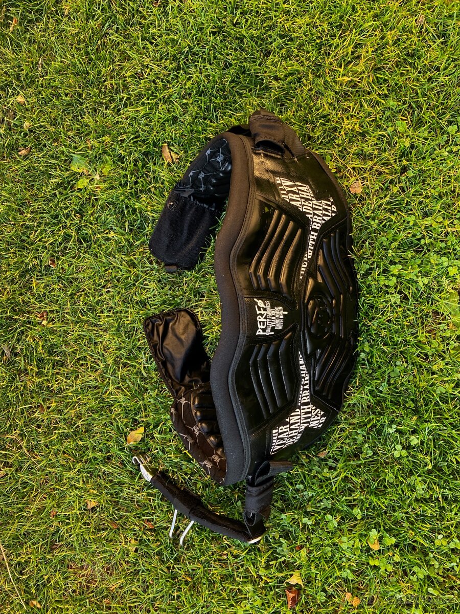 Trapézový bederní pás