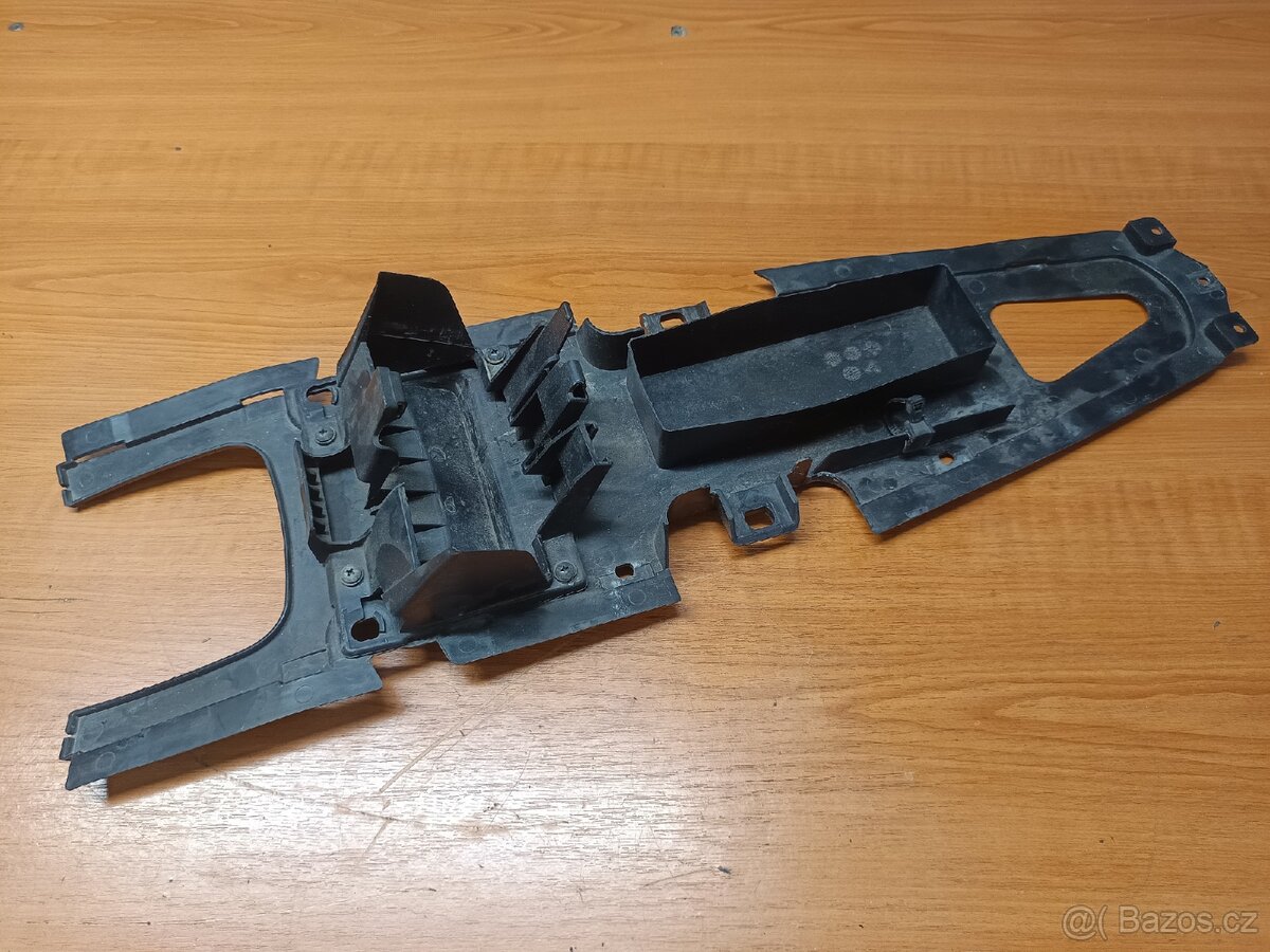 Zadní spodní plast Yamaha yzf-r 125 2008-2014