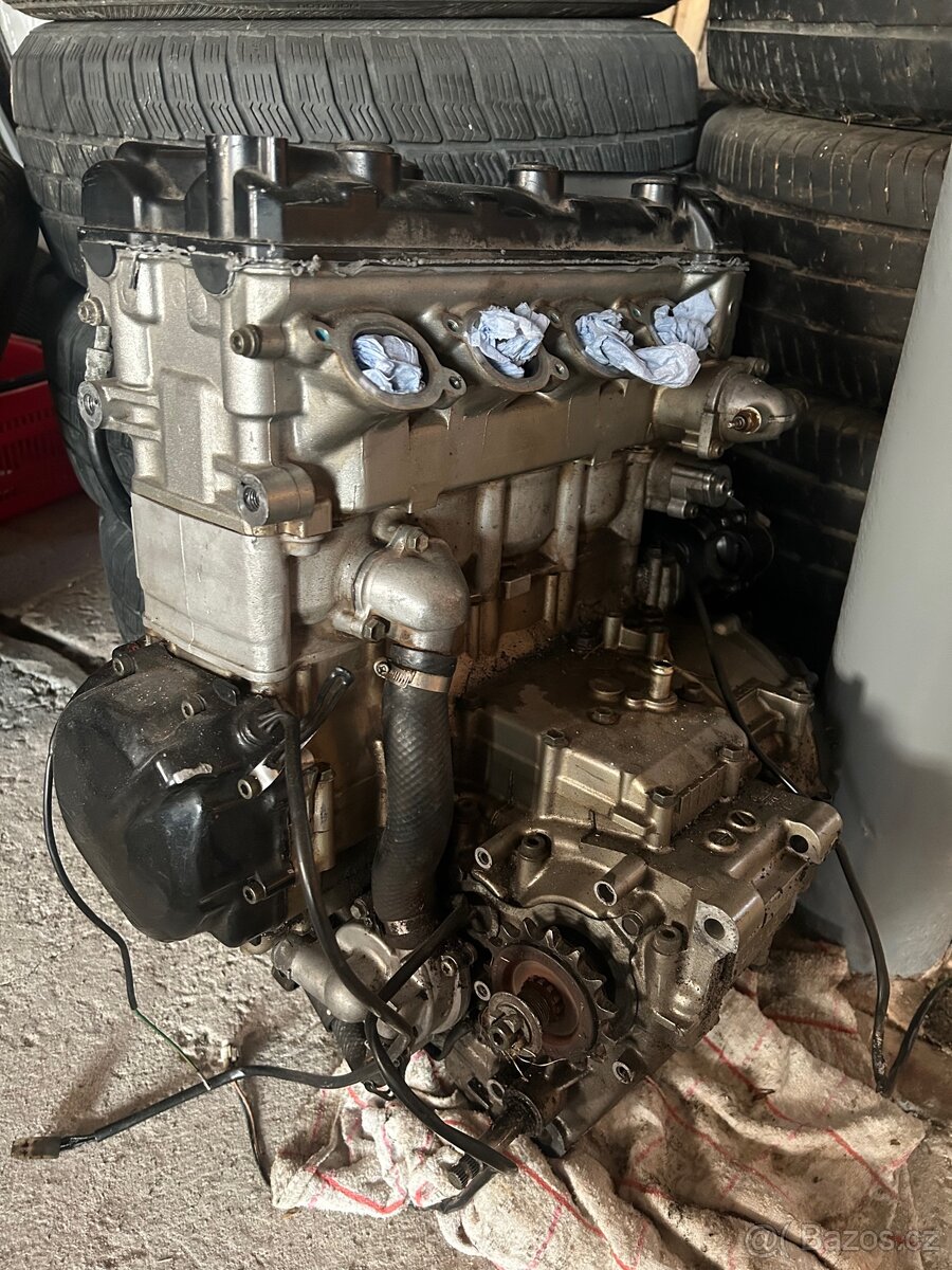 Díly z motoru Suzuki GSX-R 750  (srad)