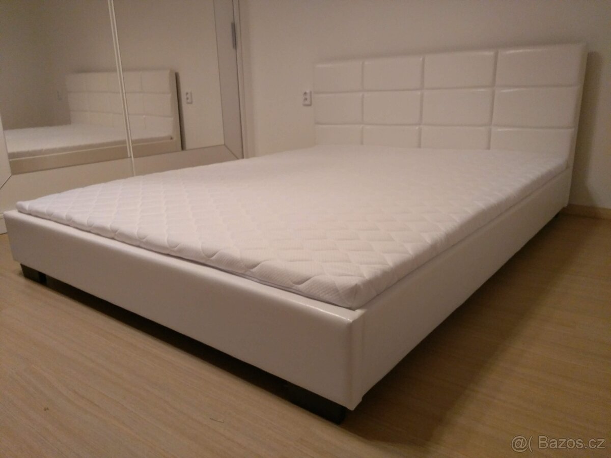 Moderní postel dvoulůžko komplet včetně matrace a roštů