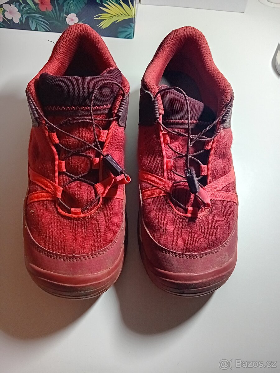 Trekové boty v 38