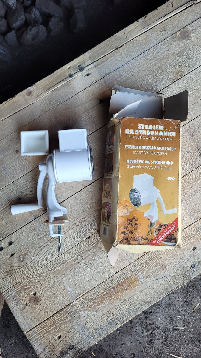 Mlýnek na strouhanku M90