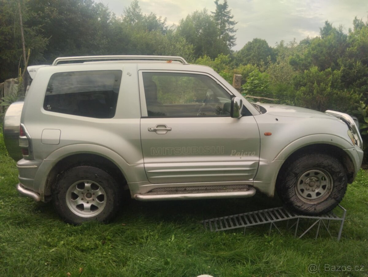 Miitsubishi pajero 3.2 121kw manual