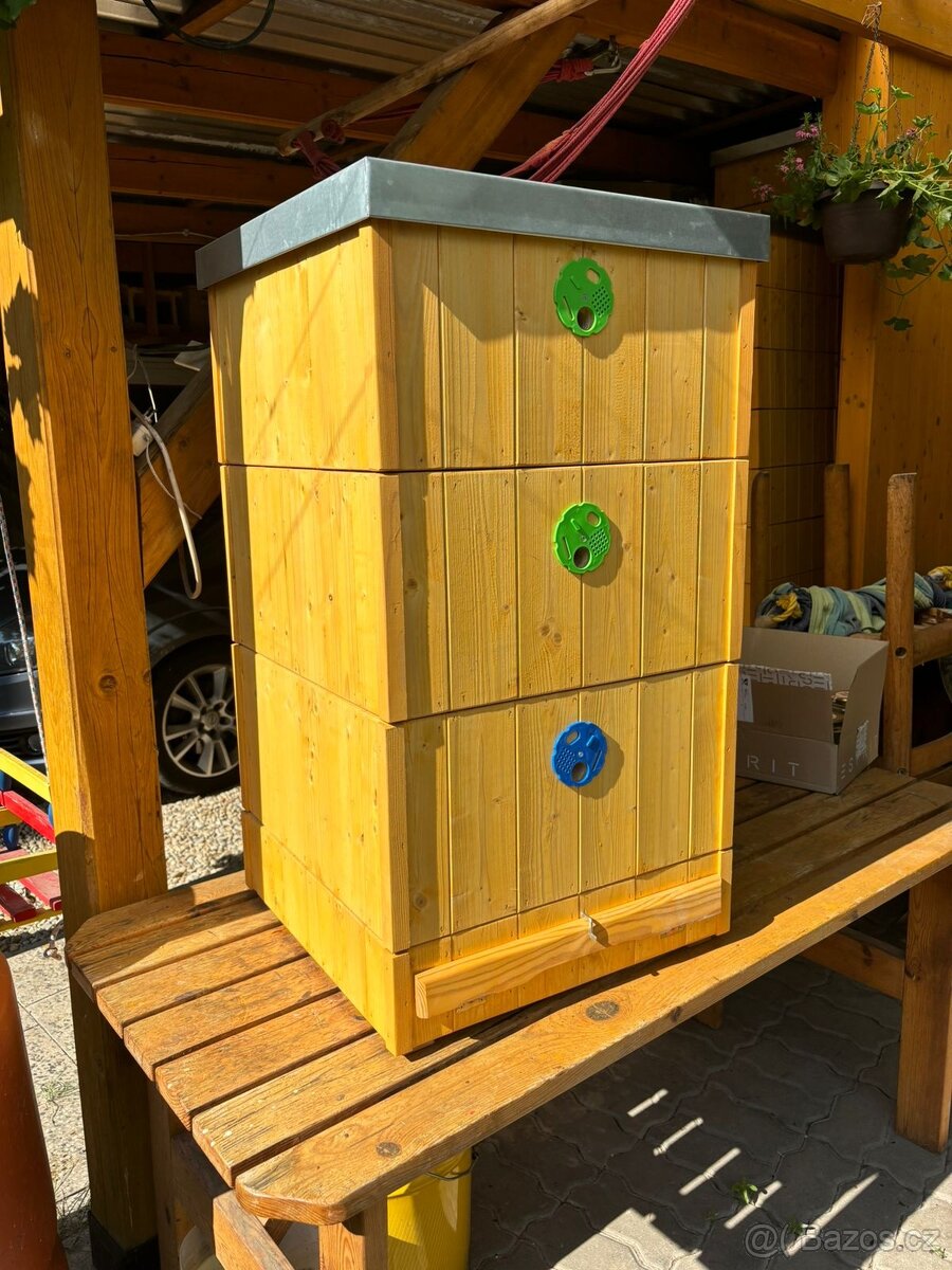 Nástavkové včelí úly