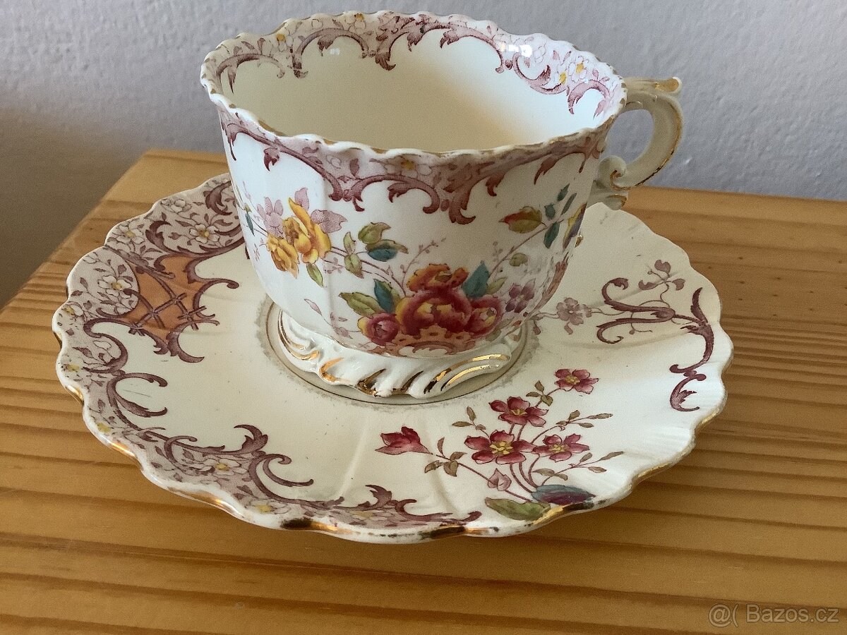 Keramický šálek s podšálkem