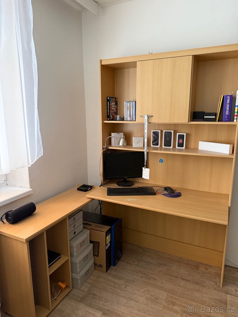 Psací stůl se sestavou