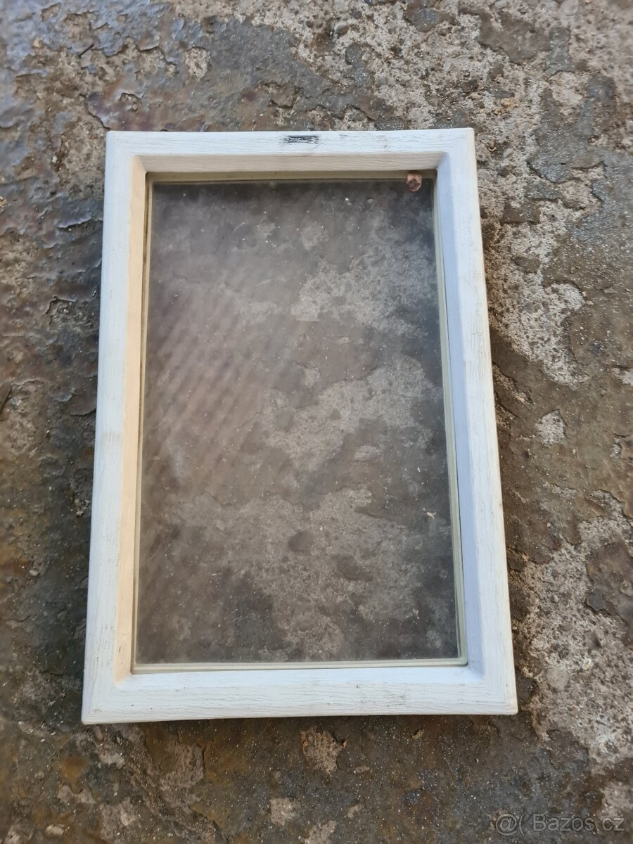 Okno garážových vrat