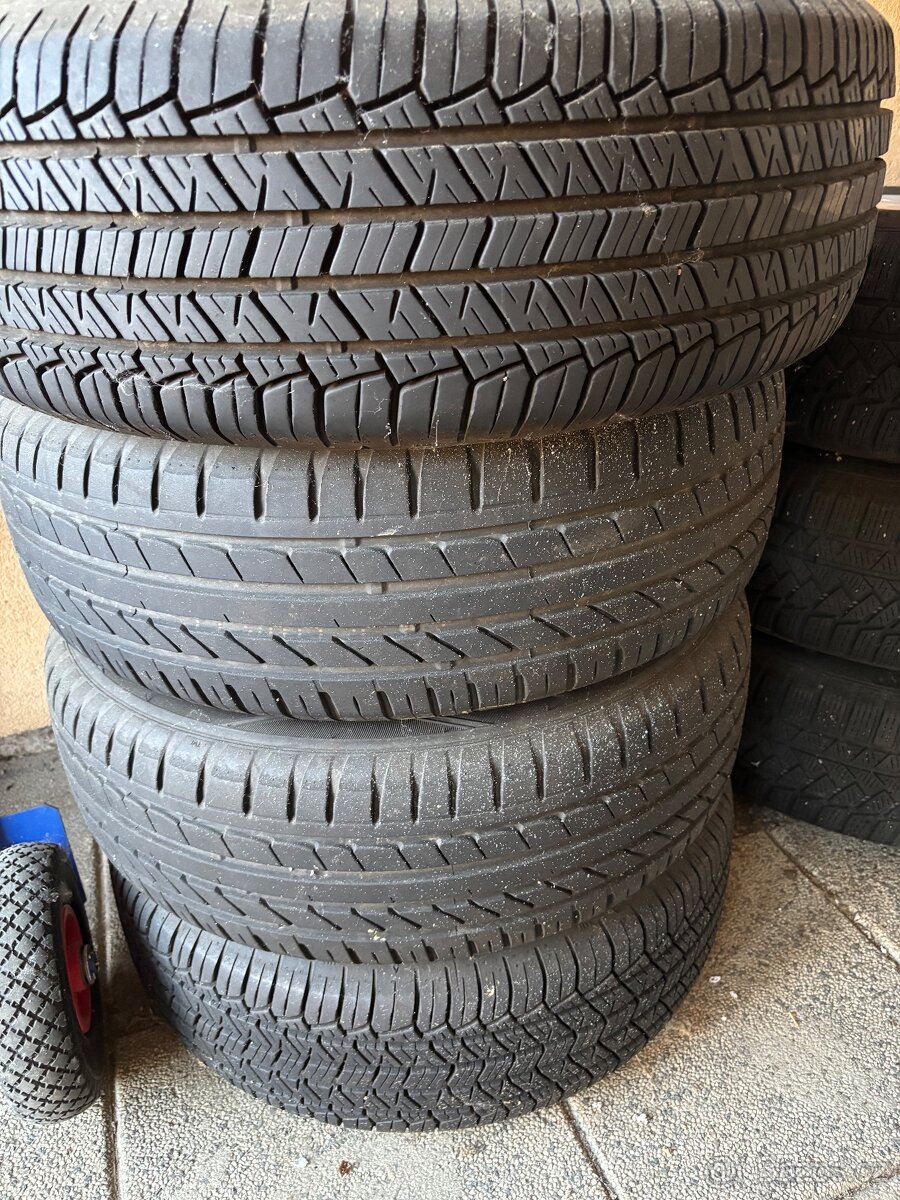 Letní pneu 215/60r17