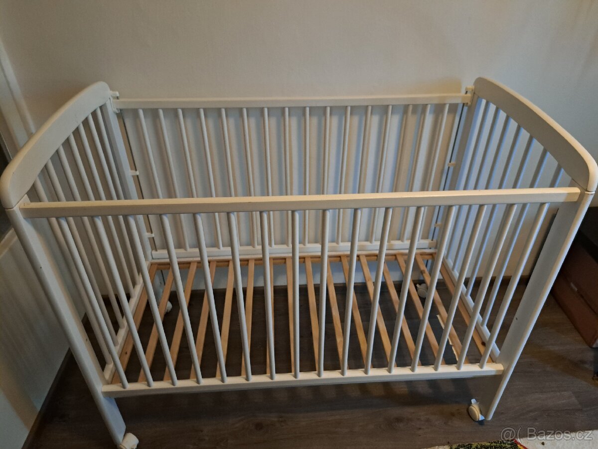 Dětská postýlka s kolečky + nová moskytiéra