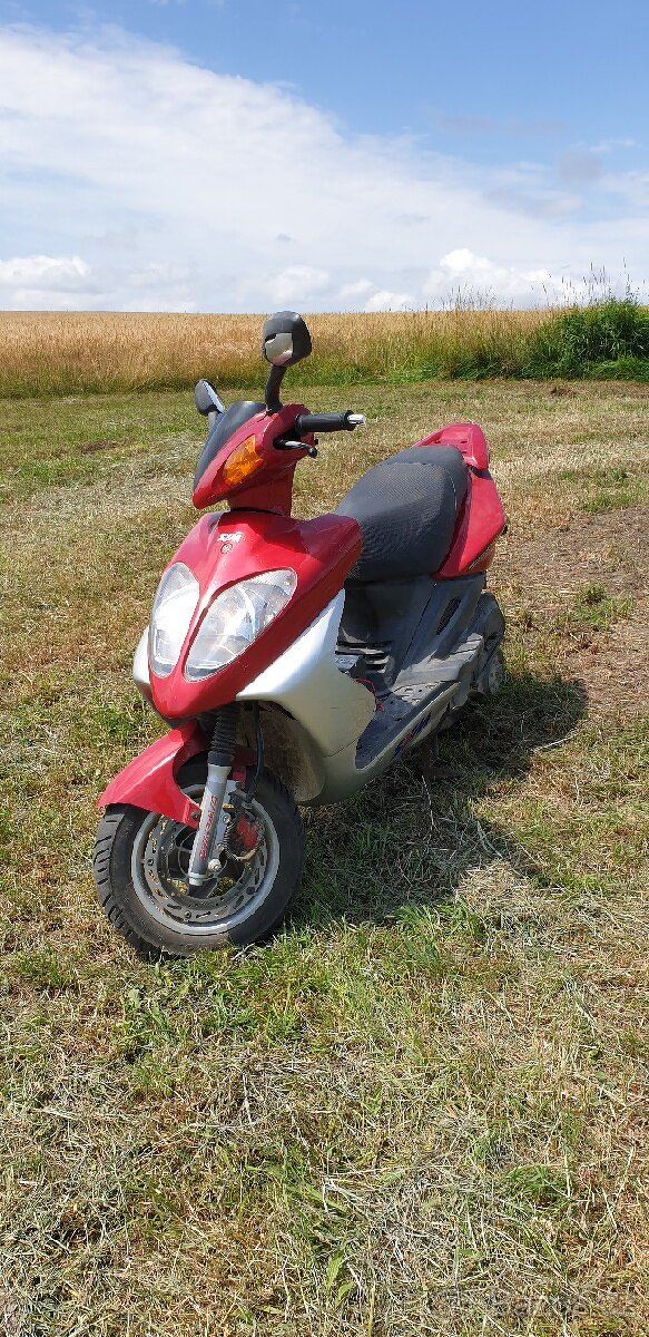 Skútr SYM Shark 125