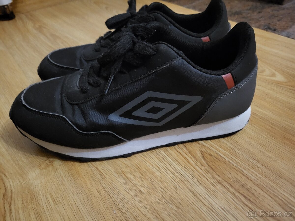 Dětské tenisky, boty Umbro velikost 37