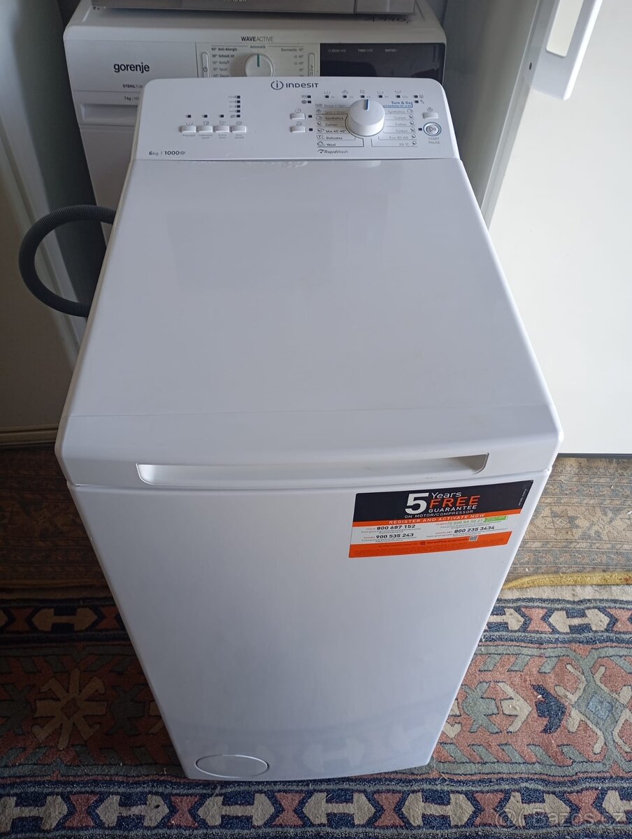Vrchem plněná pračka Indesit – 6 kg, 1000 ot/min