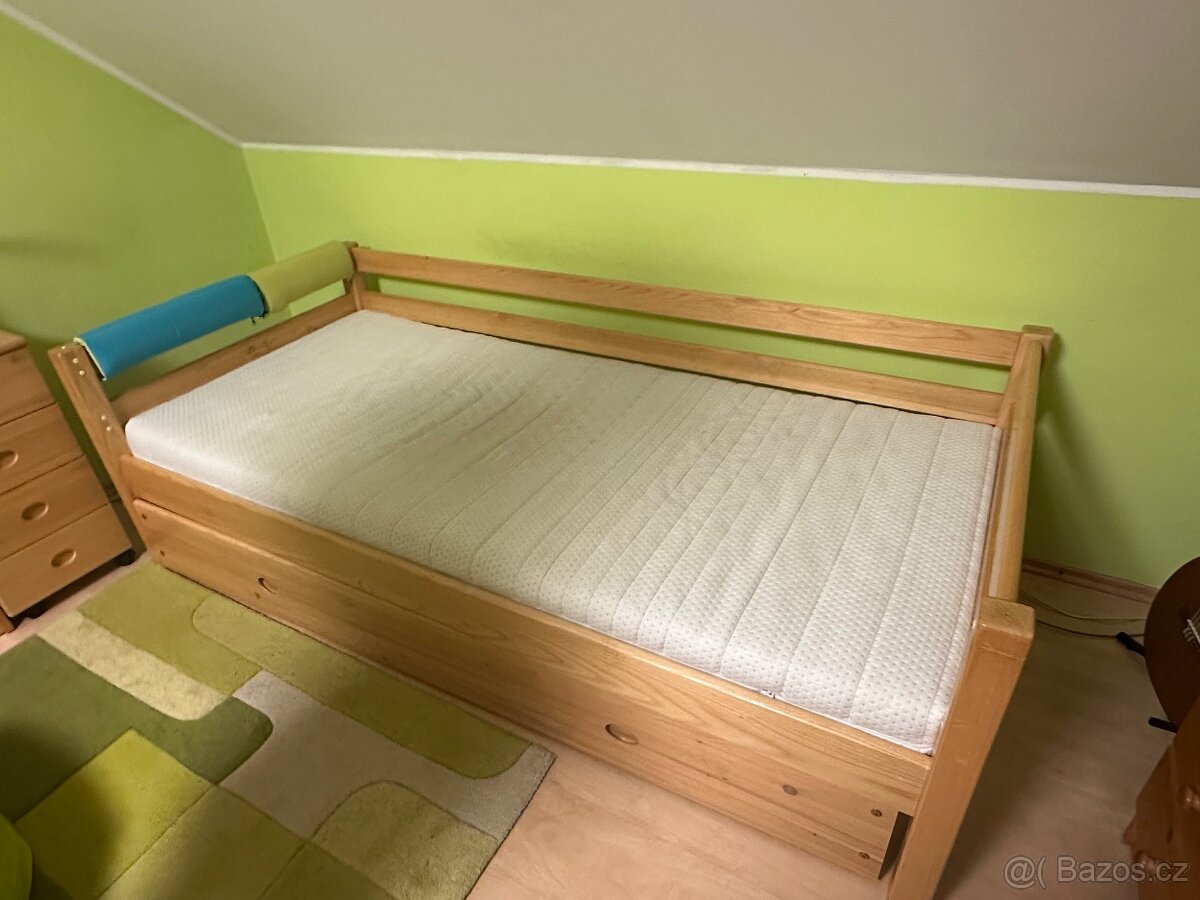 Postel s výsuvným lůžkem
