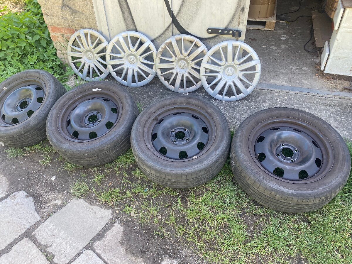 Prodám kola na Peugeot 307na plecháčích