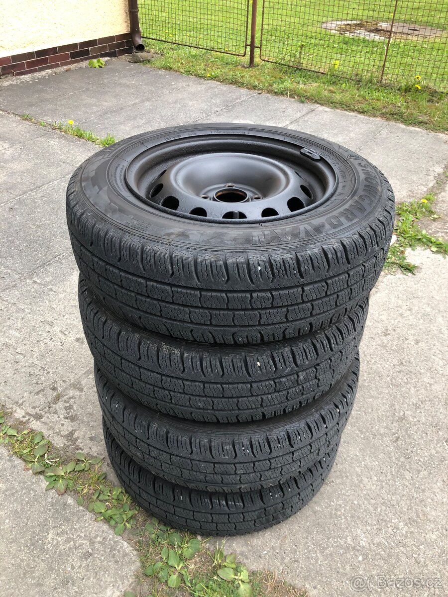 Prodám sadu zimních pneumatik Rosava 195/70/r15C