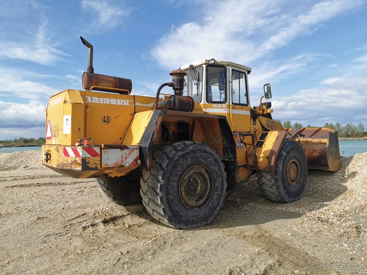 Liebherr L551 kolesový nakladač