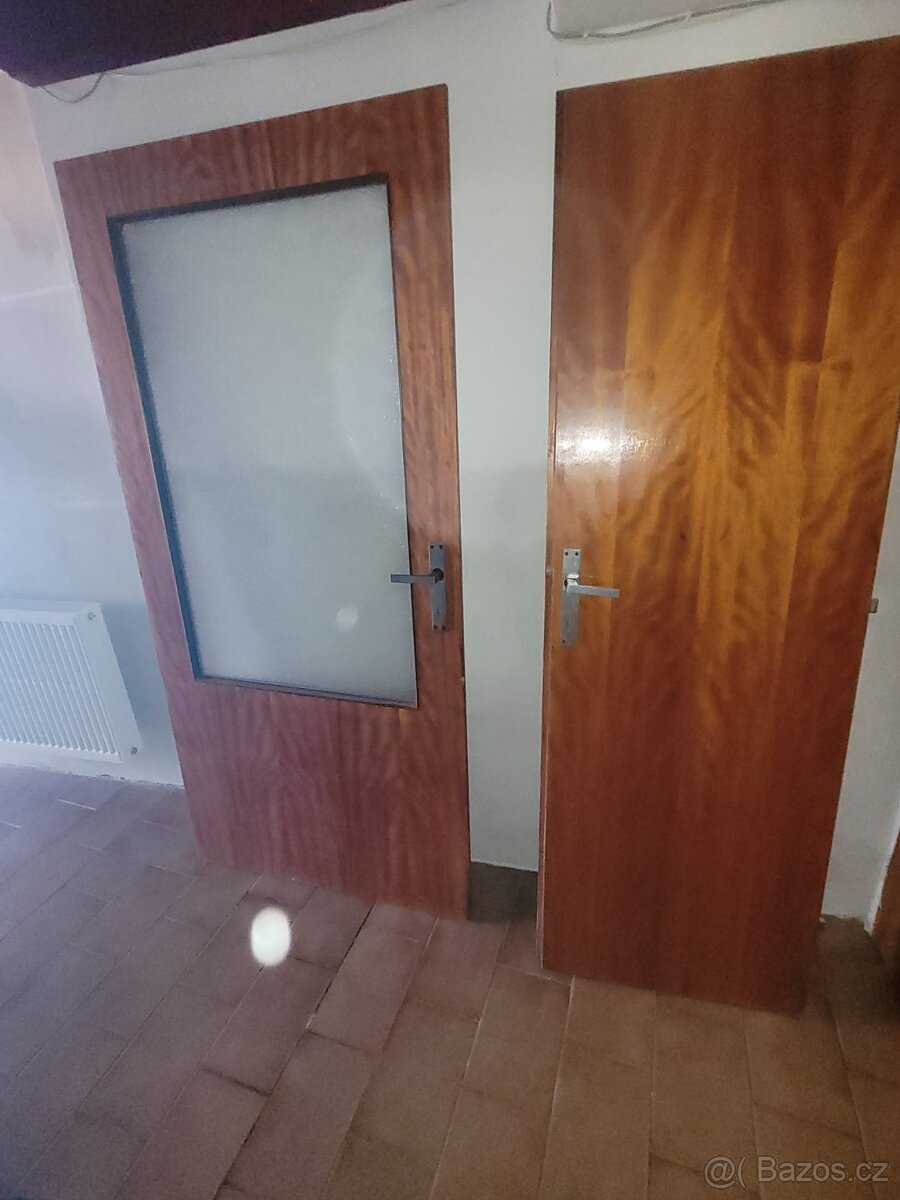 interiérové dveře mahagonové