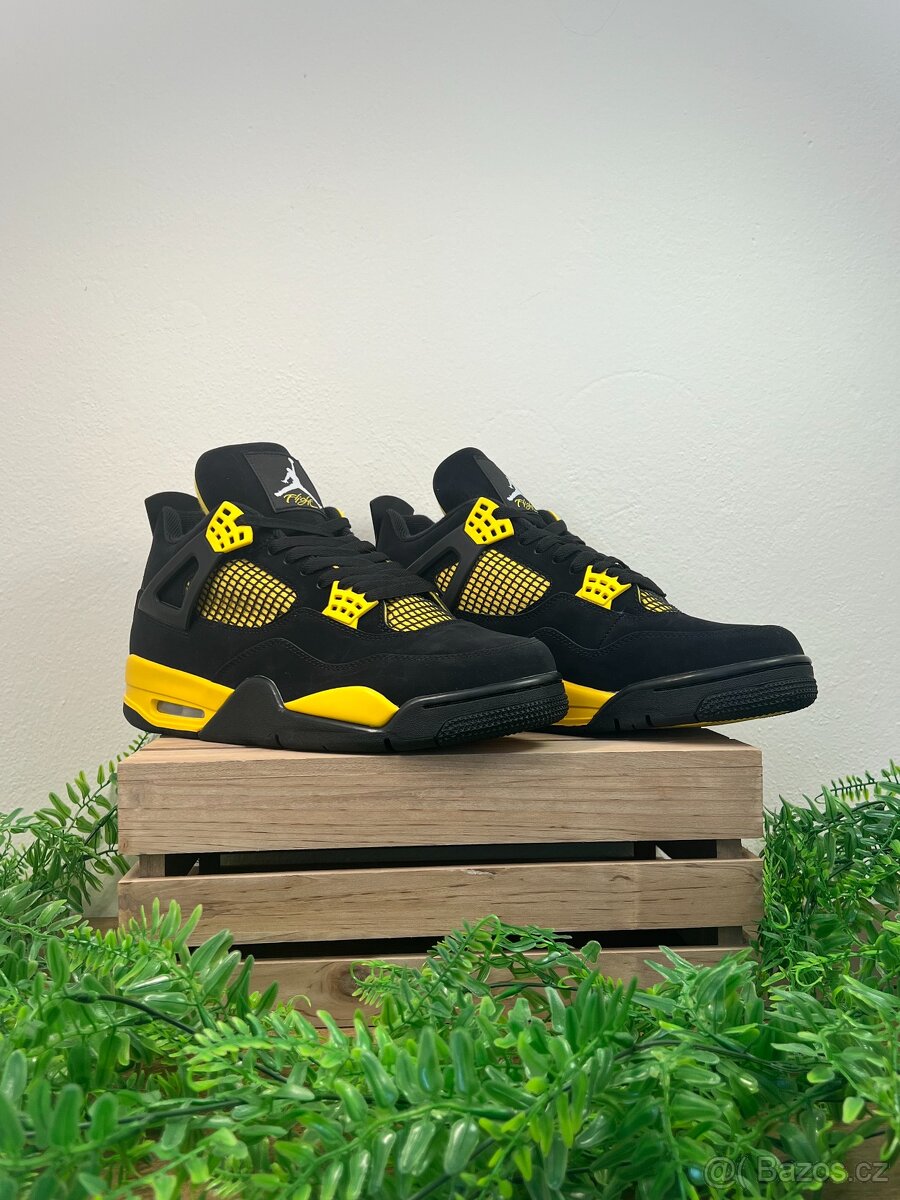 Air Jordan 4 Retro "Thunder" (46)
