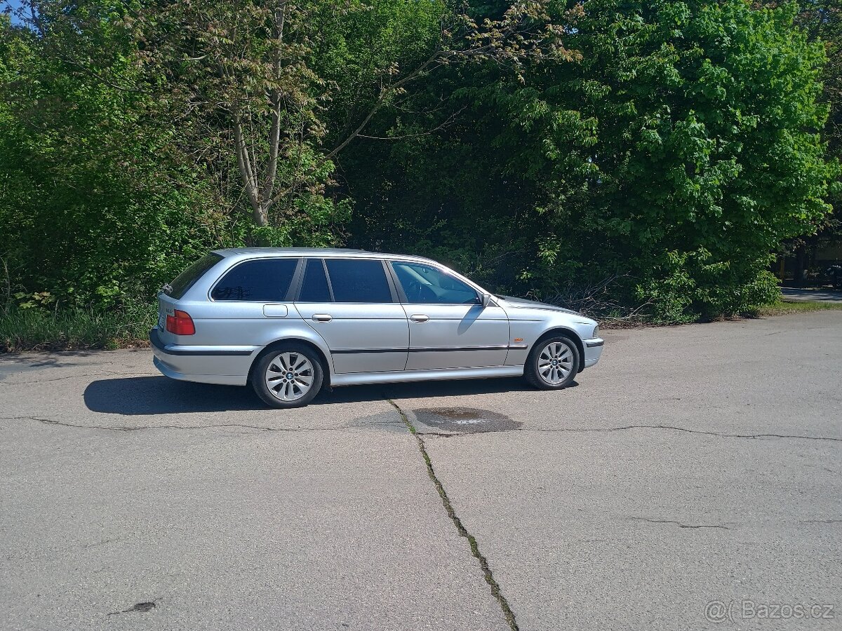 BMW 523
