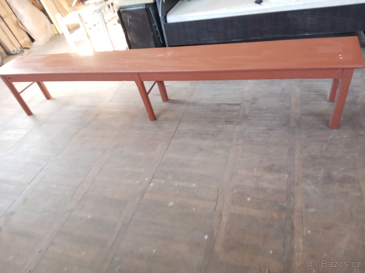 Dřevěná lavice dlouhá 310 cm