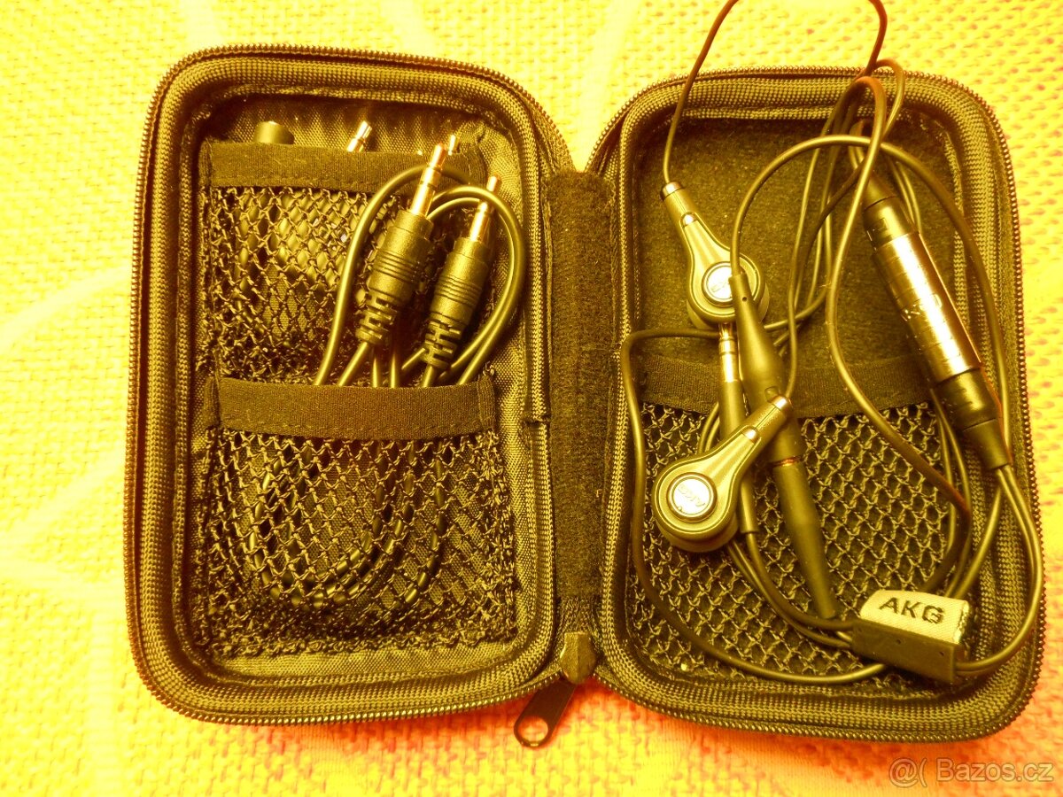 AKG K 319