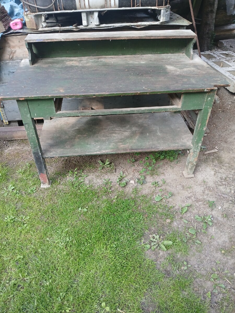 Starý stůl