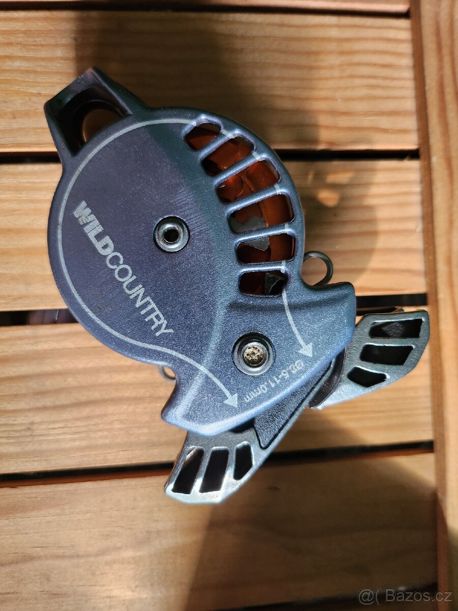 Revo Wild Country poloautomatické jistítko