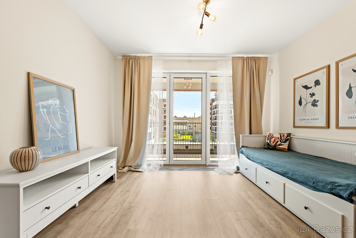 Pronájem zařizeného bytu 1+kk 35 m² s balkonem