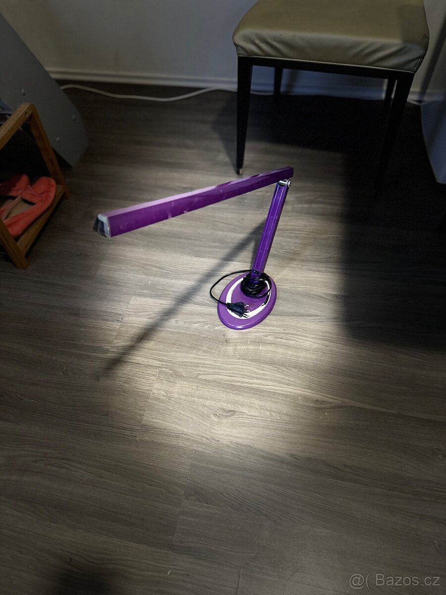Prodávám stolní lampu