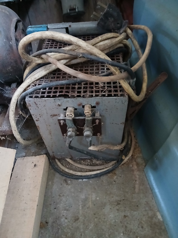 prodám svářečku a okružní pilu