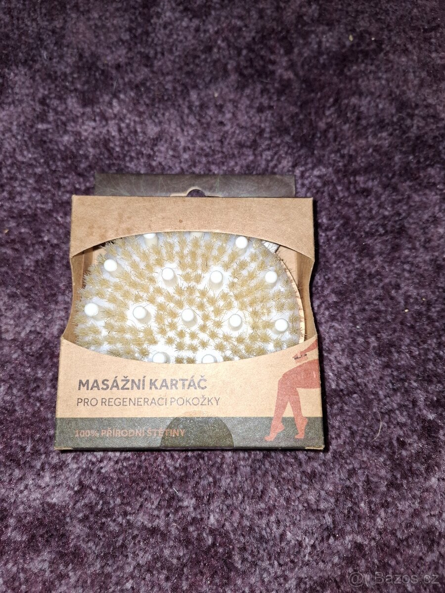 Masážní kartáč pro regeneraci pokožky