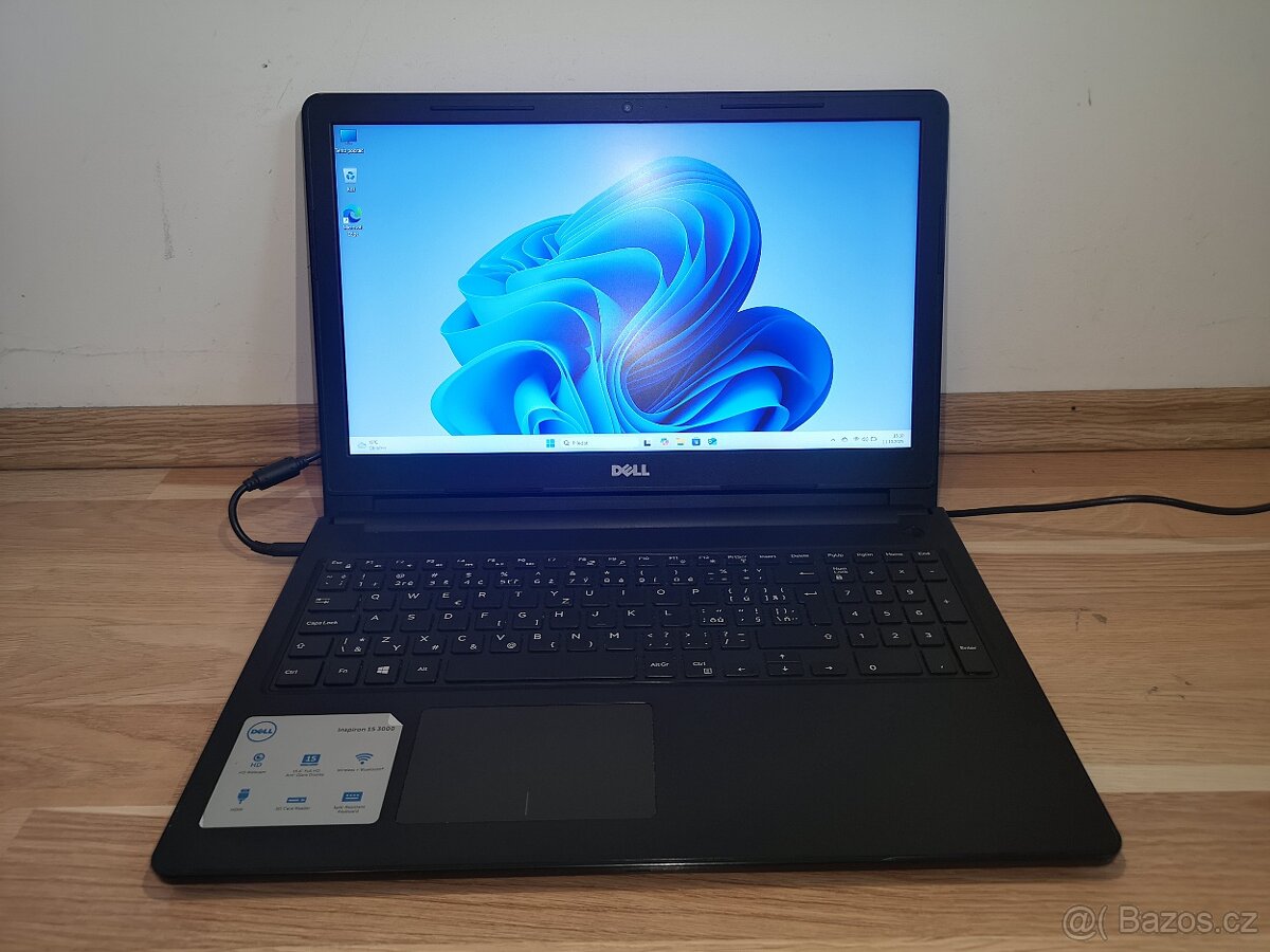 Čtyřjádrový notebook Dell Inspiron 15 3000