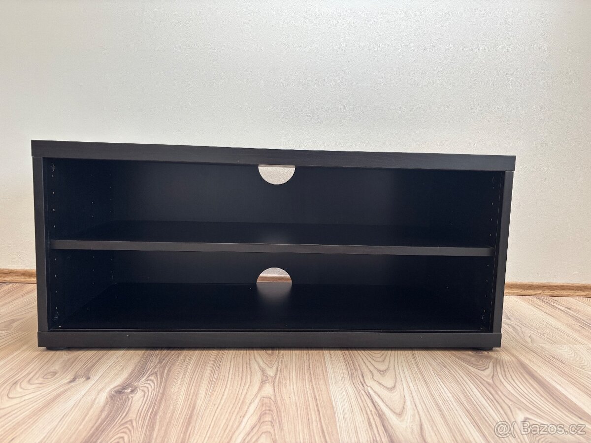 Skříň pod televizi