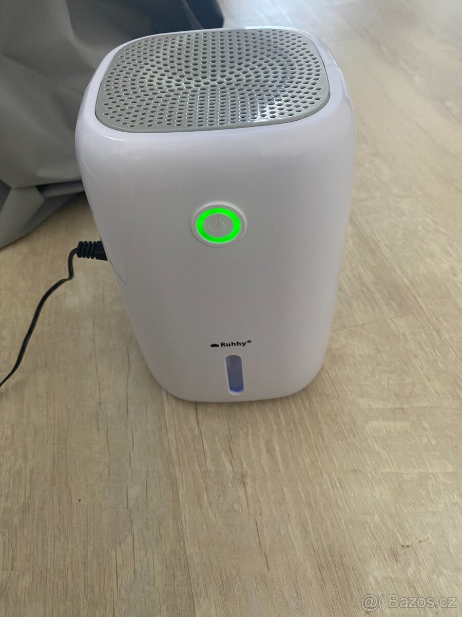 Prodám malý odvlhčovač vzduchu Ruhhy