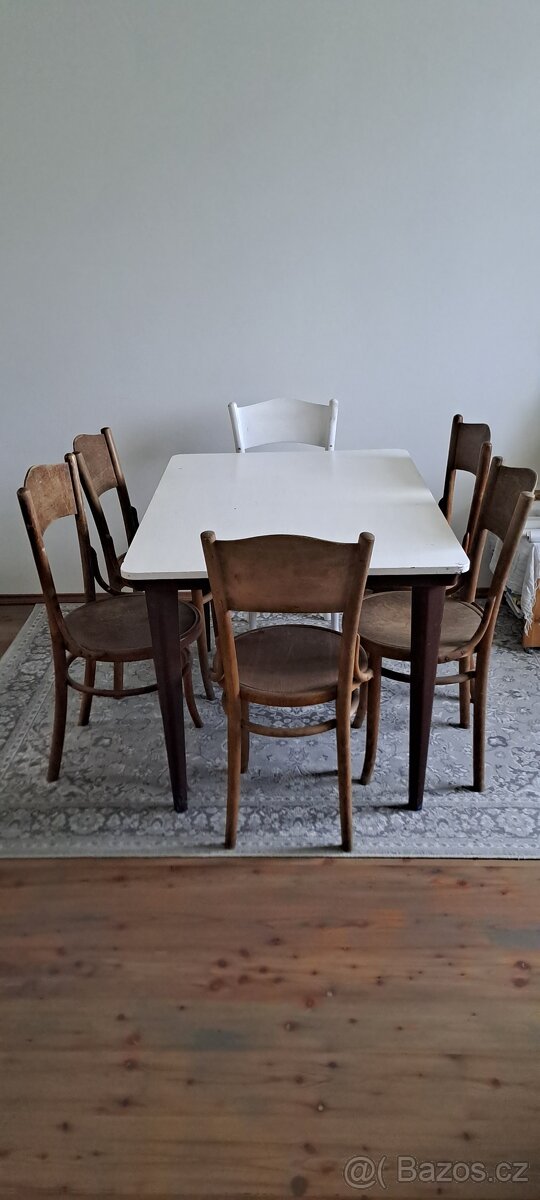 Jídelní stůl a 6x židle TON - Thonet