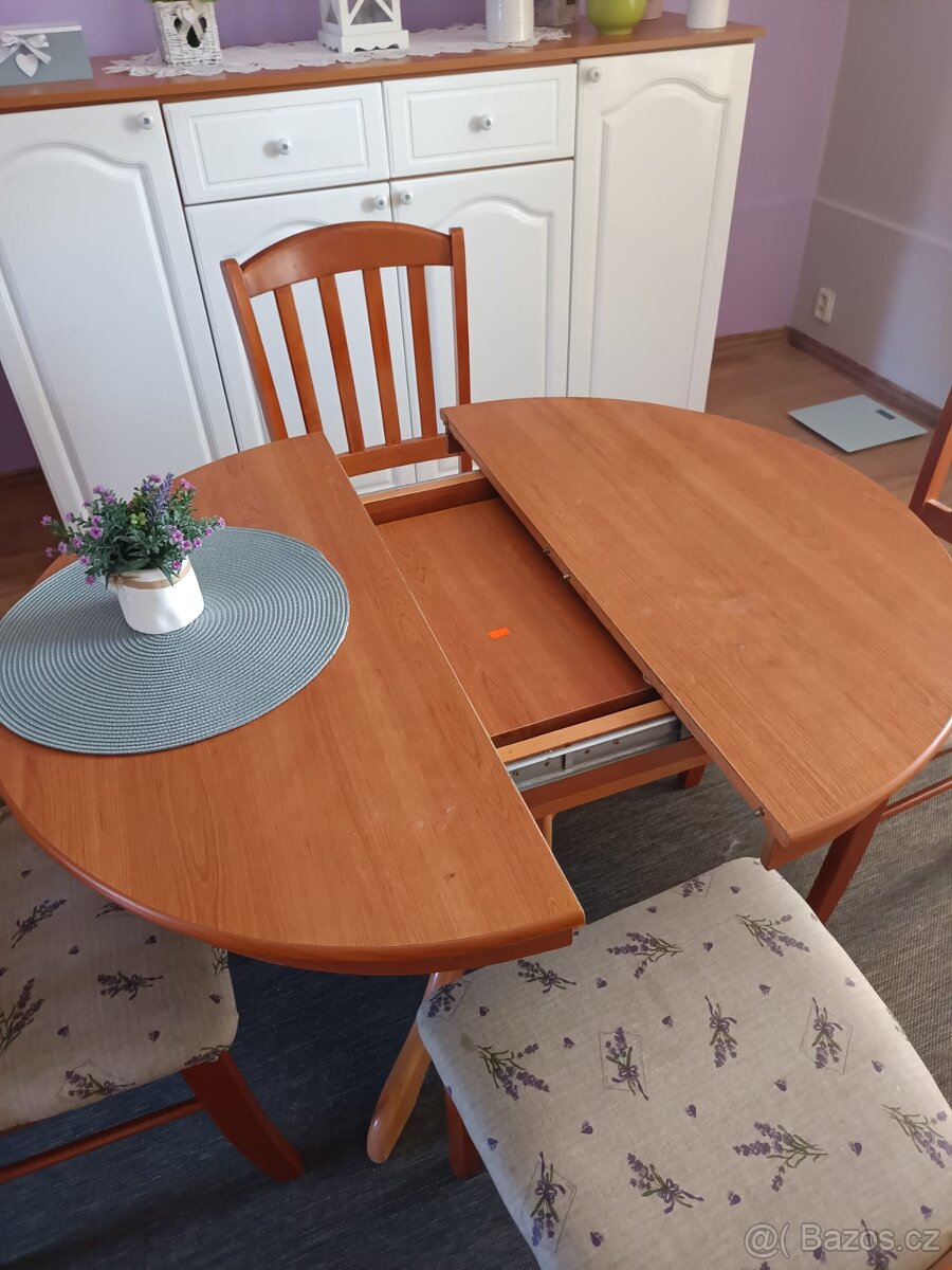 Prodám stůl + čtyři  židle