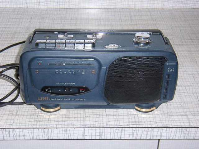 Prodám RADIOCASEŤÁK zn. LEVIS