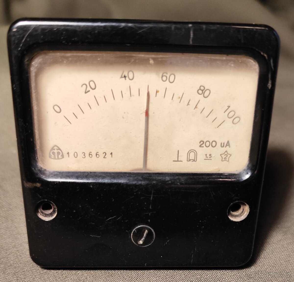 Mikroampérmetr s nulou uprostřed - retro