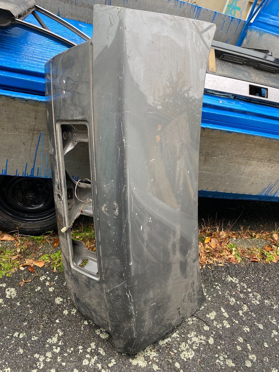 Lancia Thema zadní kapota