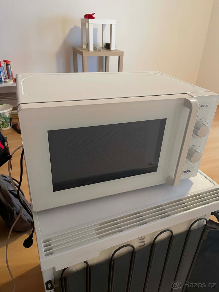 Mikrovlnná trouba Zanussi