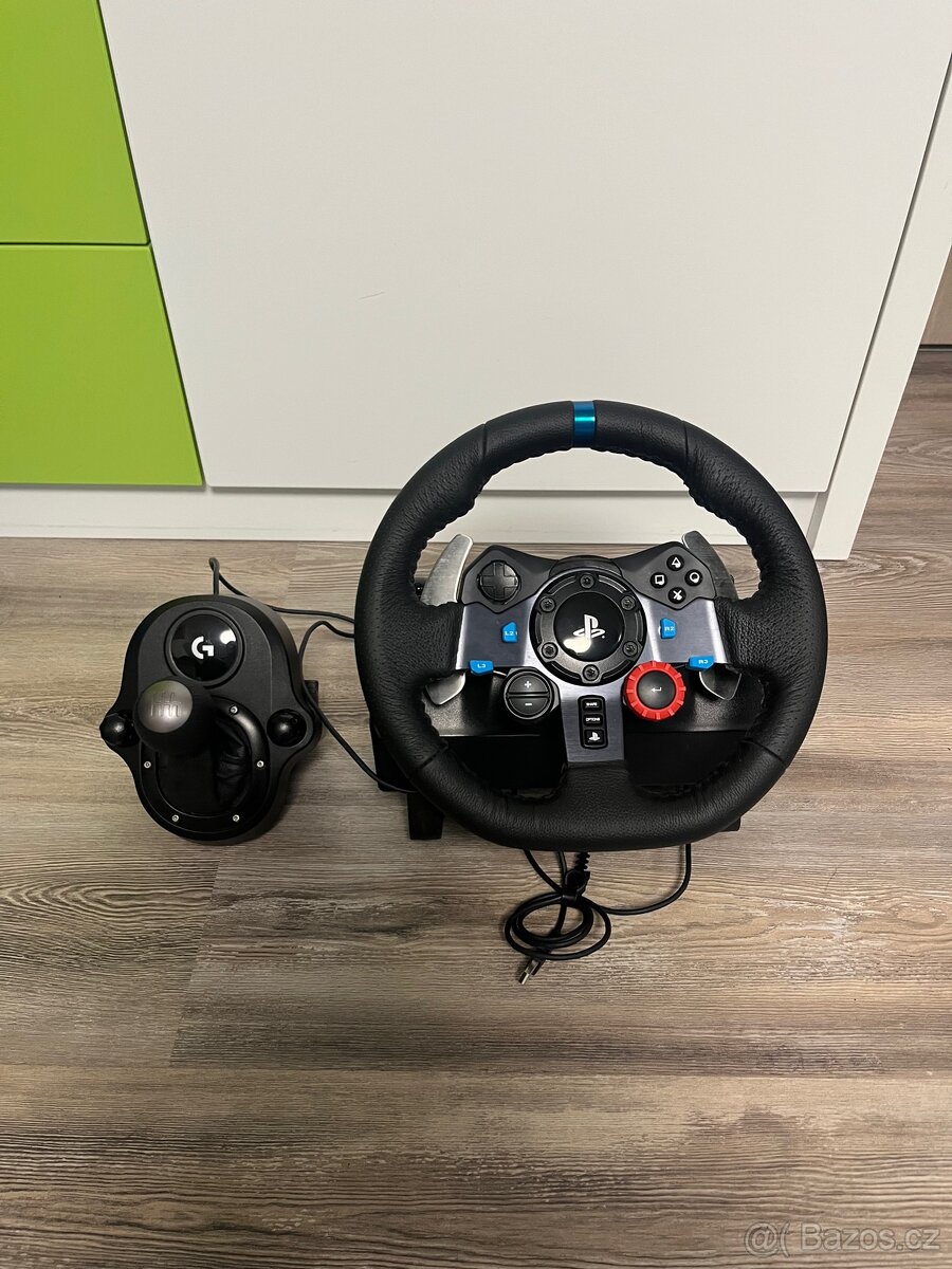 Logitech volant + řadicí paka