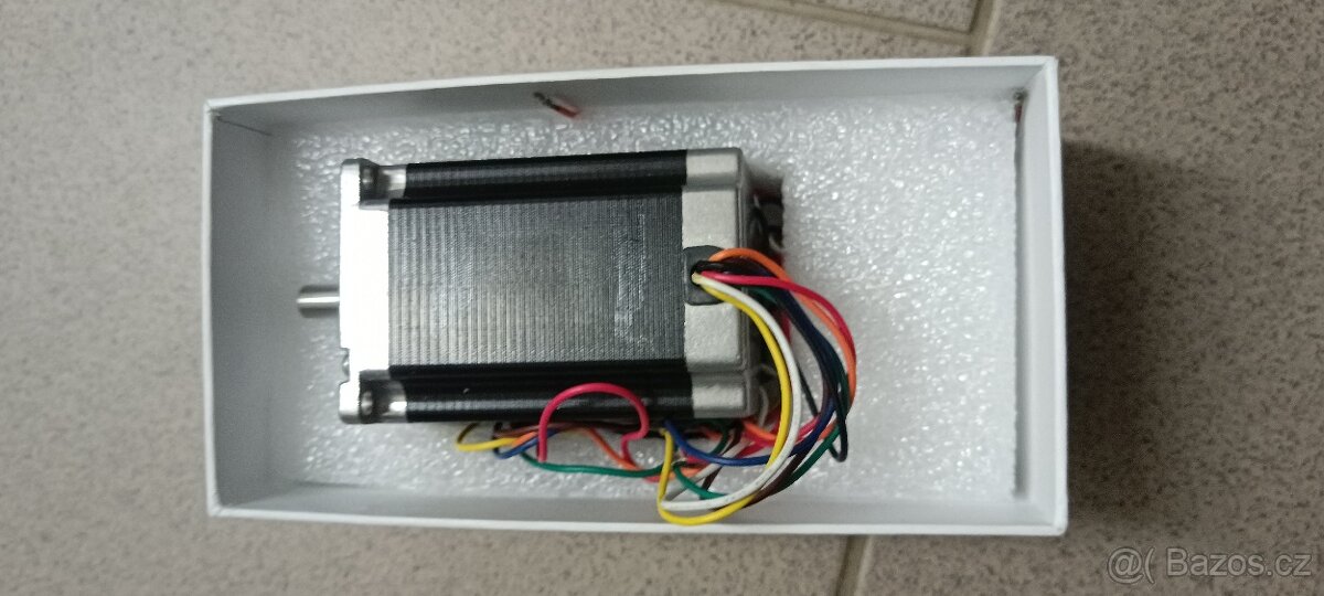 Krokový motor