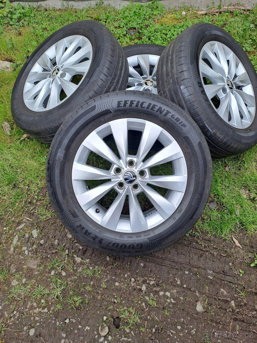 Alu kola 5x100 originál Škoda Kamiq 205/60 R16