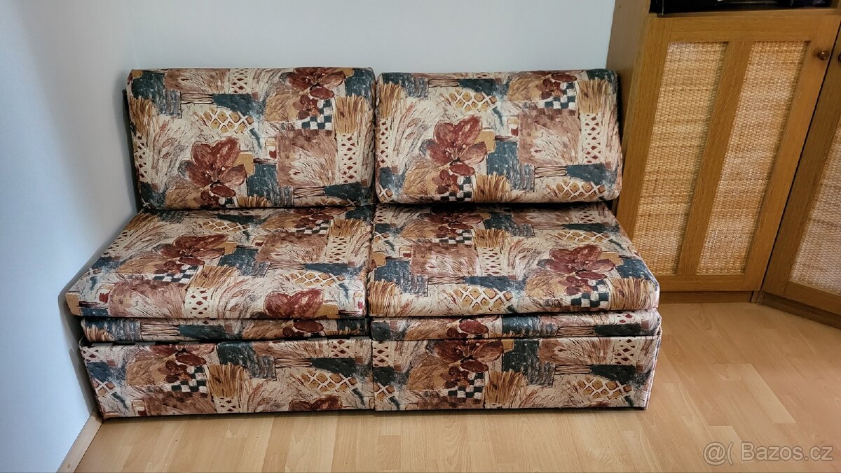 Rozkládací pohovka s úložným prostorem