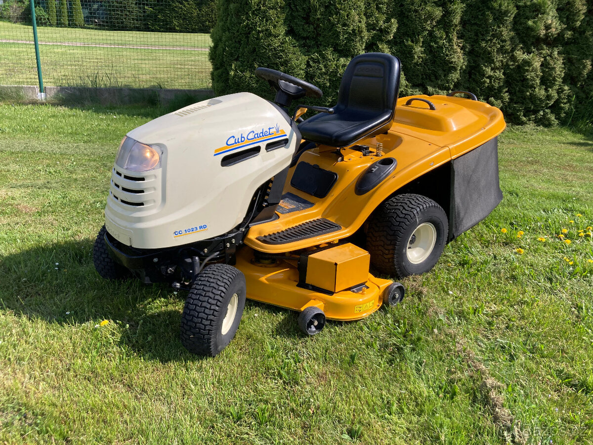 Zahradní traktor Cub Cadet CC 1023RD
