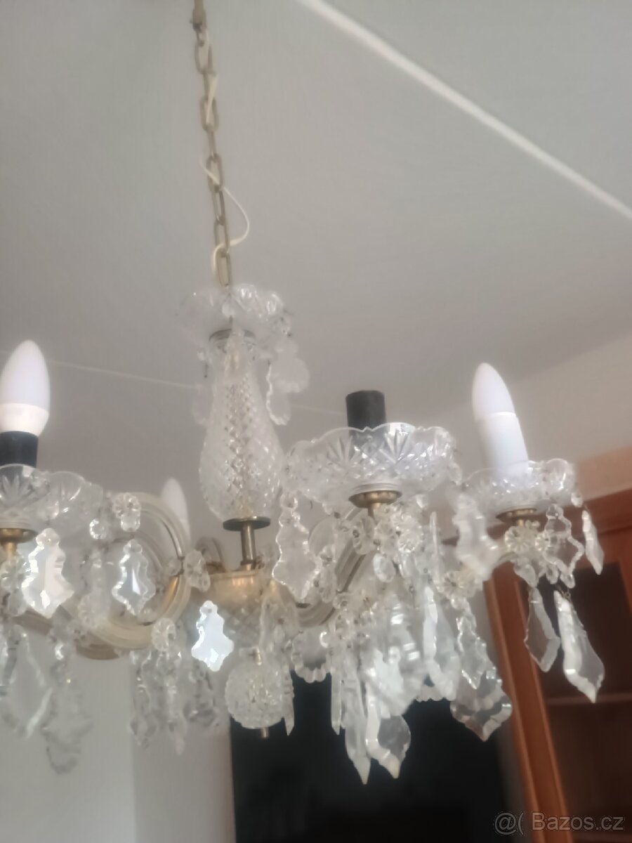 Křišťálový lustr