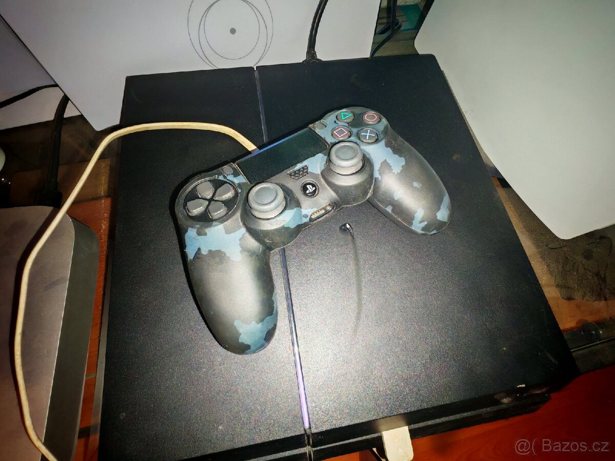 PlayStation 4 fat 500gb + ovladač + 2 náhodné hry