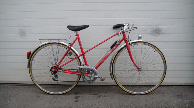 Peugeot 1982, červené, hezký originál