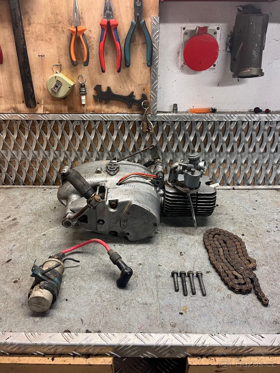Motor jawa pionýr/mustang
