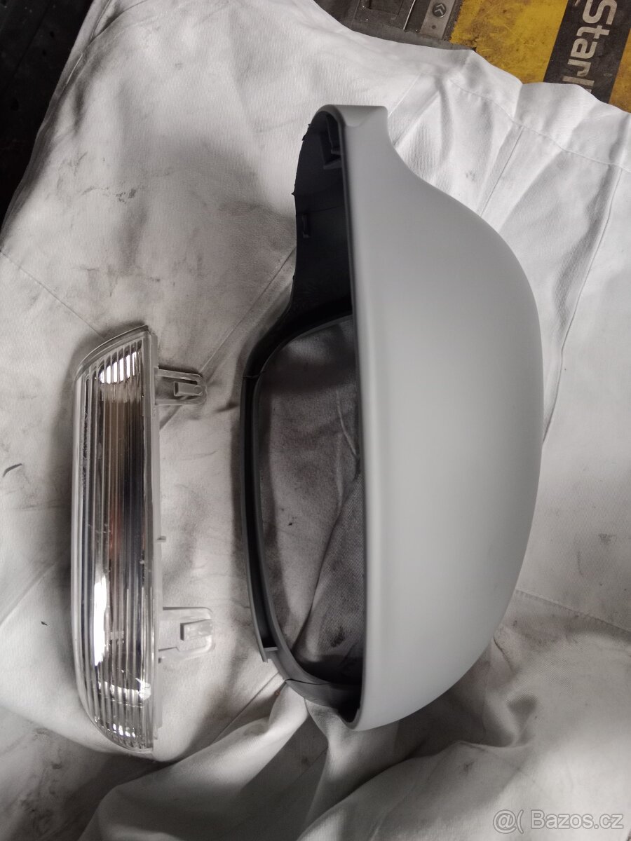 VW golf 5.Kryt levého zpětného zrcátka plus blikač -nové